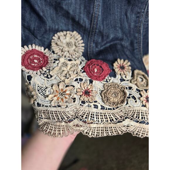 Chico's Denim Jacket Embroidered Floral Size Small 4/6 - Picture 3 of 9